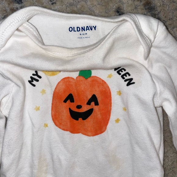 Old Navy long sleeve onesie bodysuit size 6-12 months - Picture 2 of 2